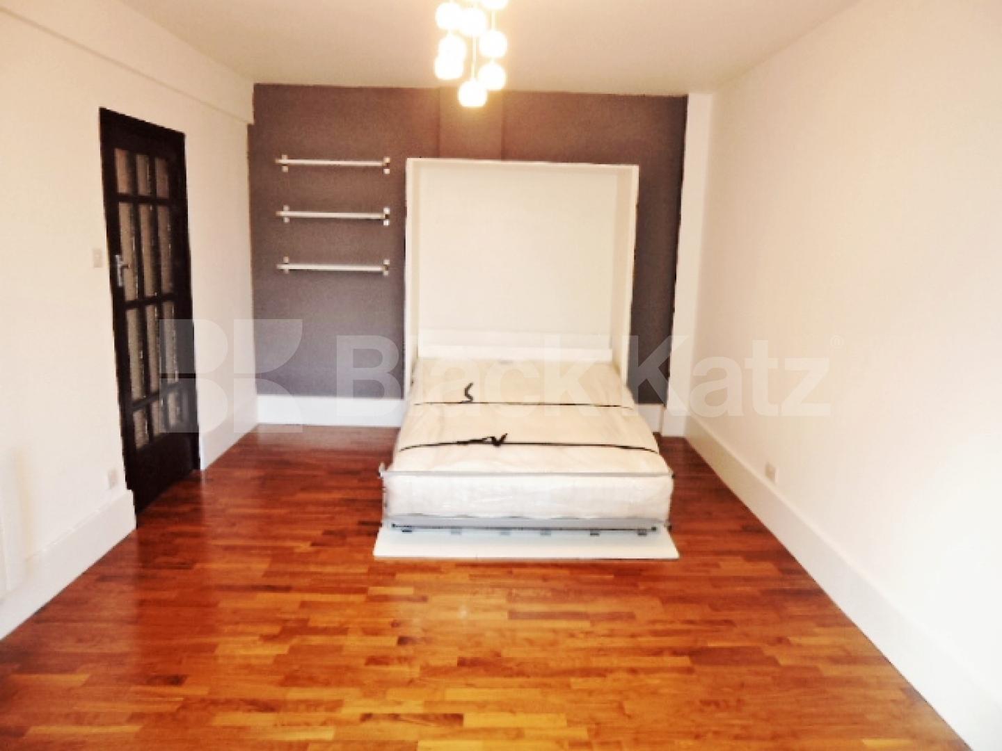 			NEW INSTRUCTION!, Studio Apartment, 1 bath, 1 reception Studio			 Grays Inn Road, RUSSELL SQUARE / KINGS CROSS